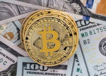 عبور بیت‌کوین از مرز ۷۰,۰۰۰ دلار