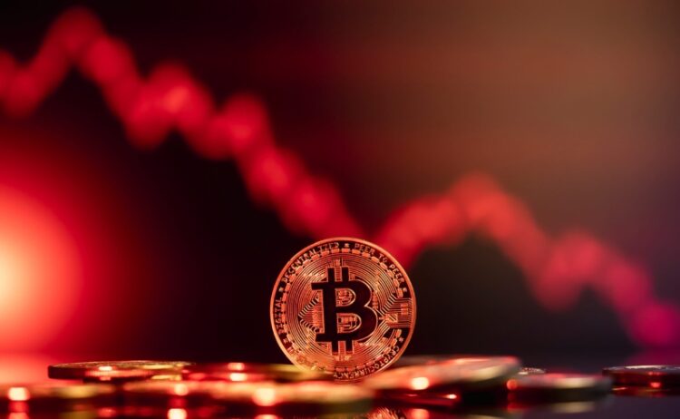 سقوط قیمت بیت کوین به ۸۲ هزار دلار؛ واکنش بازار به تعرفه‌ های تجاری ترامپ