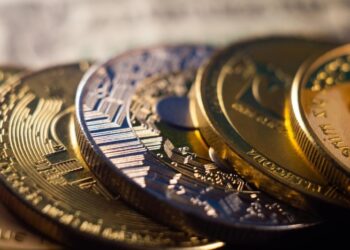 سقوط شدید بیت کوین و آلت‌ کوین‌ ها: بازار کریپتو در وضعیت بحرانی