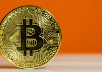 فشار فروش بیت کوین به کمترین سطح یک ماه اخیر رسید؛ آیا مسیر صعود هموارتر شده است؟