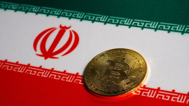 همتی: بانک مرکزی برای ساماندهی بازار ارز از تمام اختیارات قانونی استفاده می کند